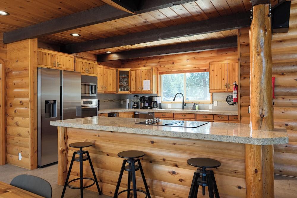 High-end Cabin 3BR 30min to Hoodoo Ski