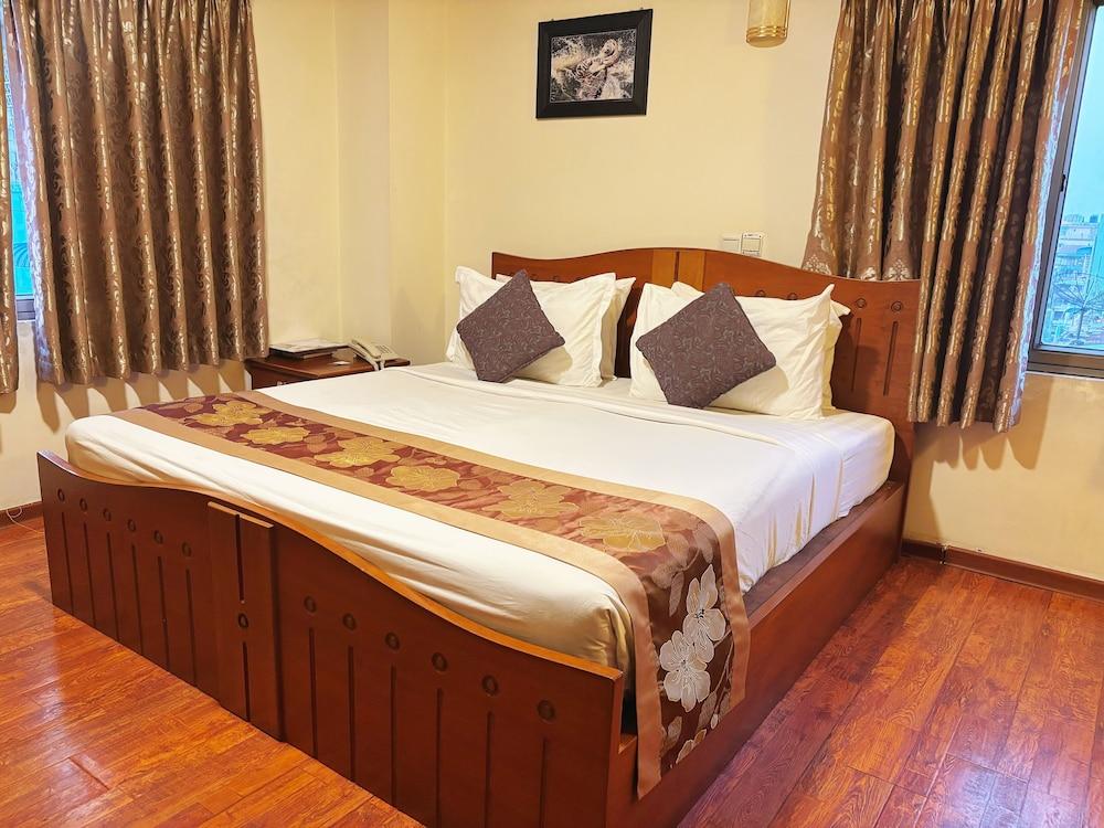 Diamond Lake Hotel KTV&Dancing Bar