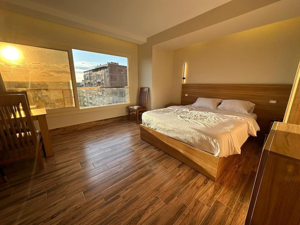 Rosetta Pyramids Inn