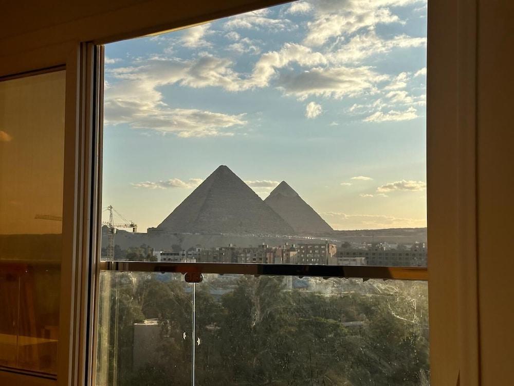 Rosetta Pyramids Inn