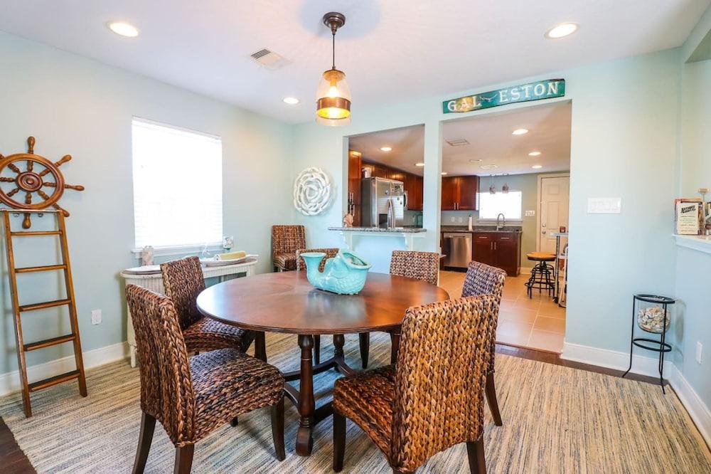 Great Location Spacious Yard Coffee bar