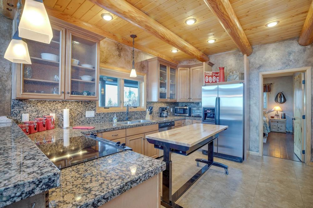 'black Bear Cabin' Near Skiing & Hiking!