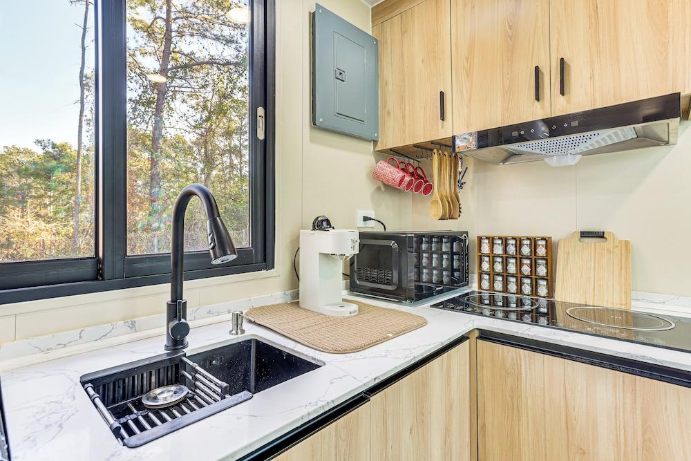 5 Mi to Stone Mountain: Lithonia Getaway