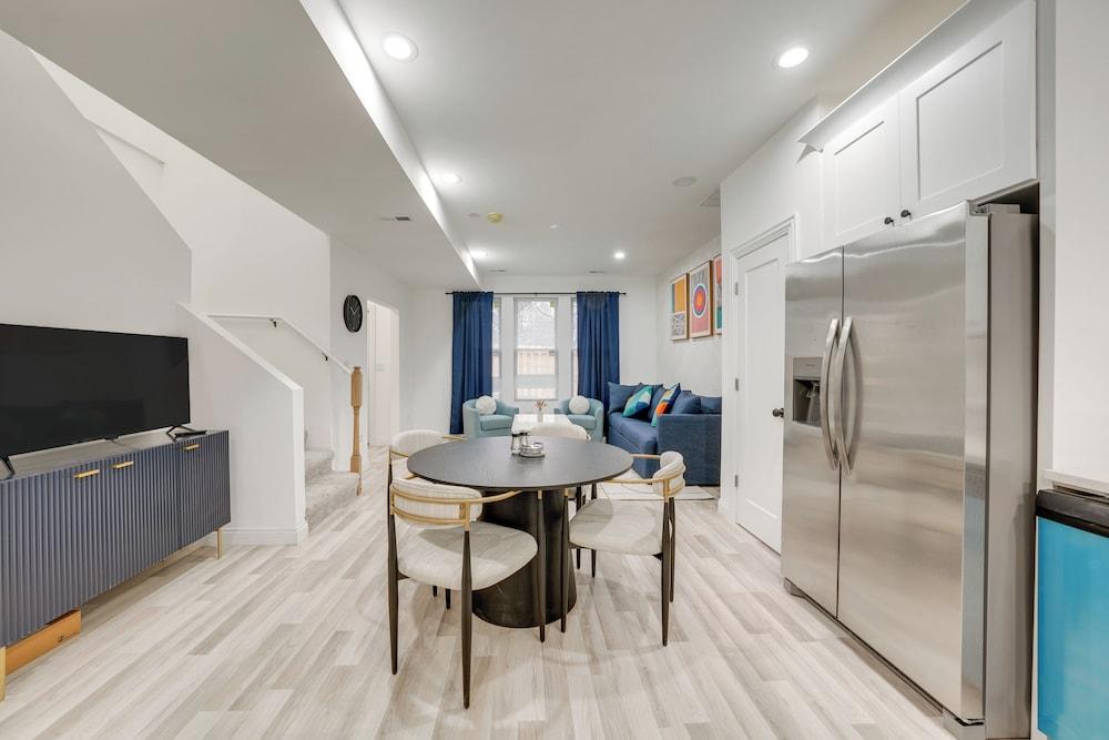 Townhome < 5 Mi to Naperville & Morton Arboretum