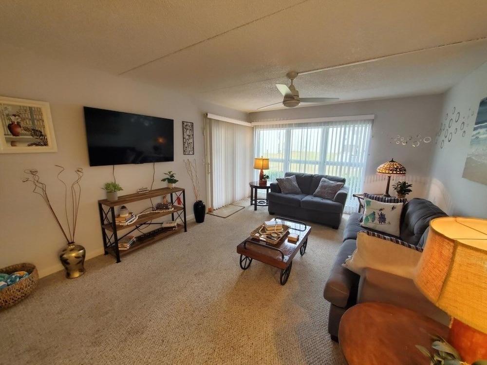 Tradewinds 151 1 Bedroom Condo