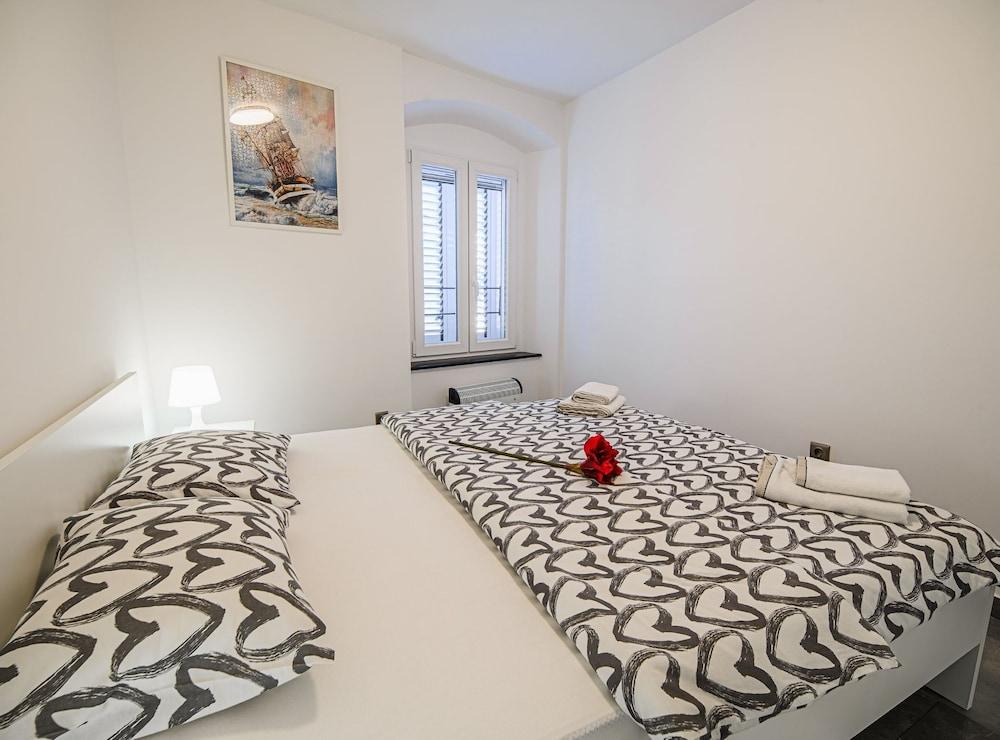 Sleek and Stylish Umag Apartments With Sea View