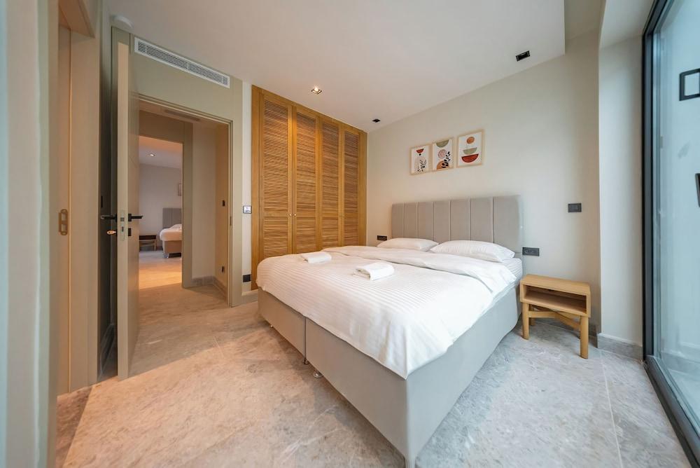 Luxurious Villa Retreat With Private Swimming Pool