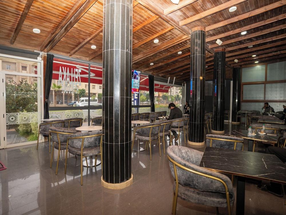 ZELLAKA hôtel & café