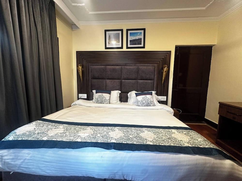 Dilan Residency Villa -5 Bedroom- Centrally Heated