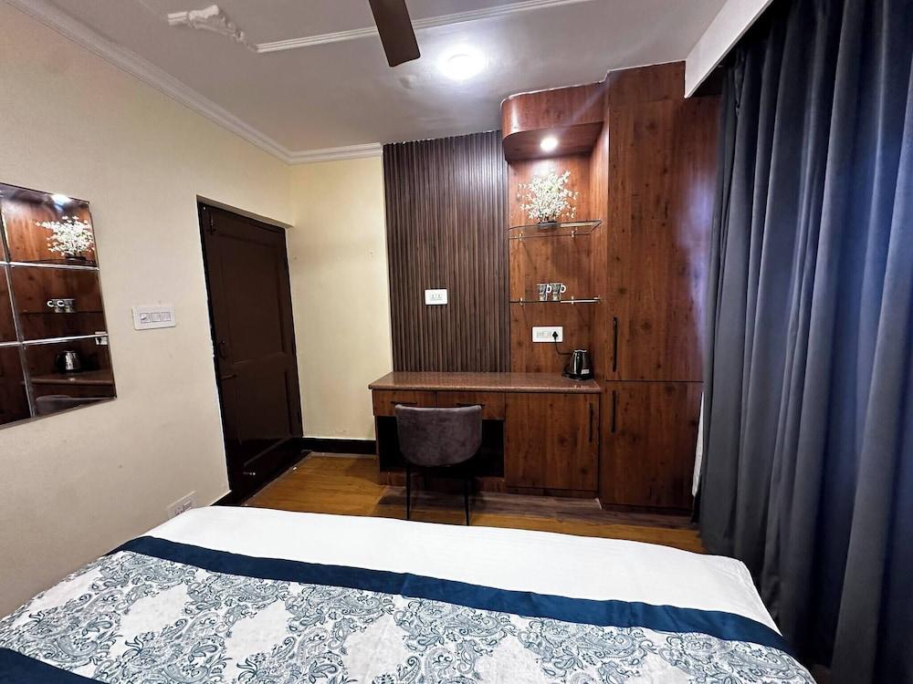 Dilan Residency Villa -5 Bedroom- Centrally Heated