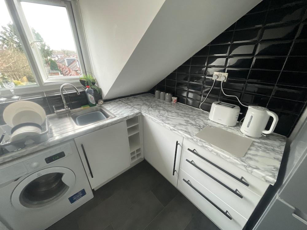 Stylish Two Bedroom Apartment in Leeds