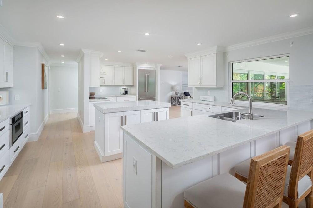 Luxury Beach House w Private Beach