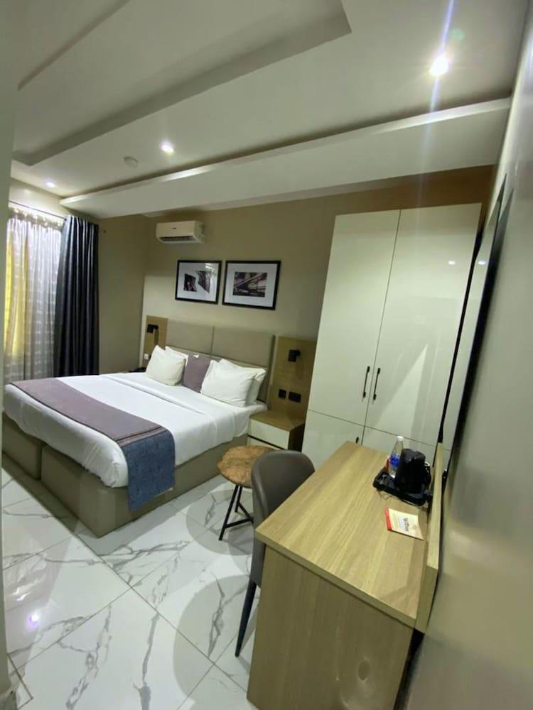 Ringruby Hotel, Oduduwa Way