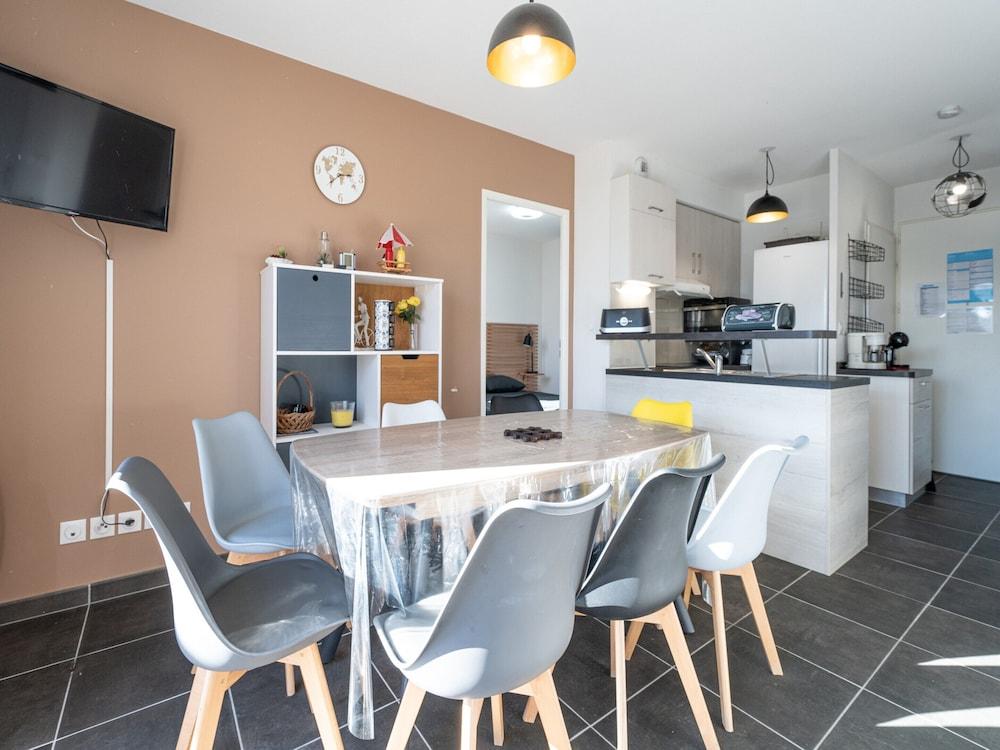 Apartment in Serignan With Garden