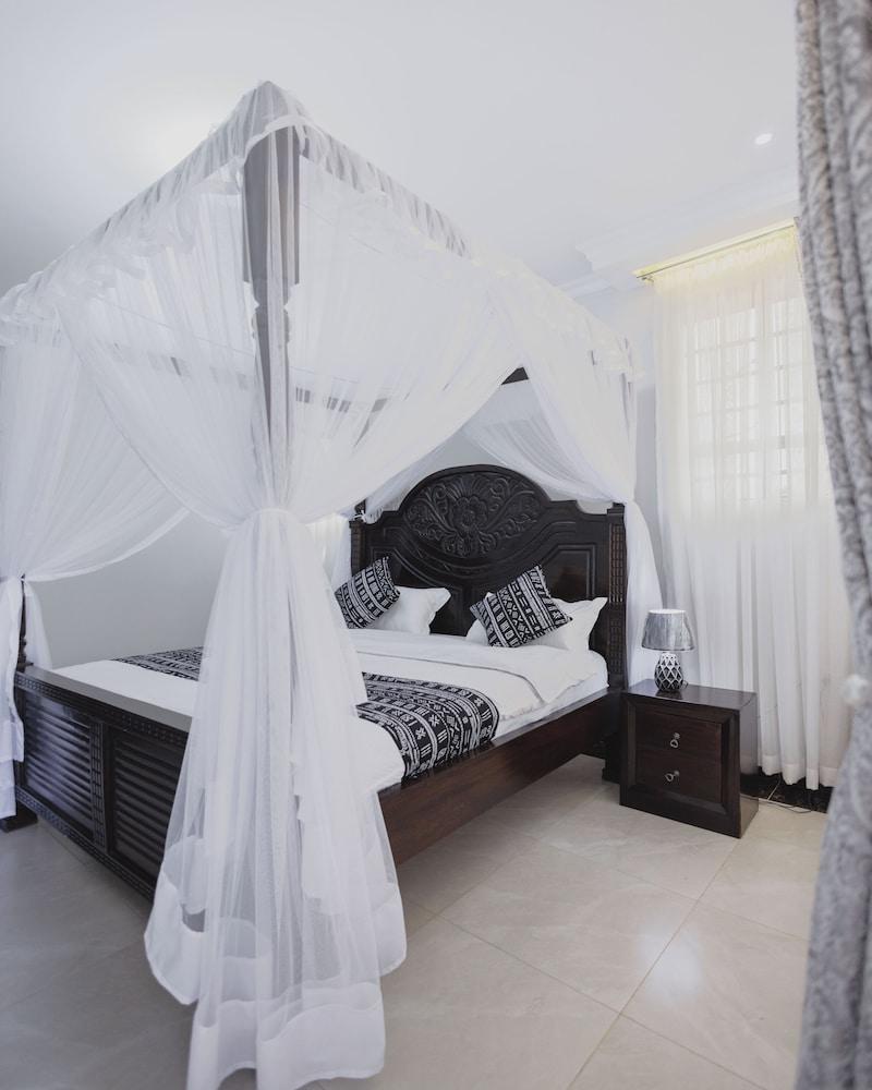 Skyhut Boutique House