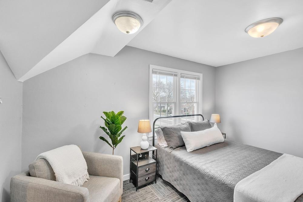 The Loft 3BR Apartment with Scenic Deck