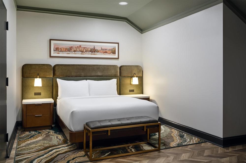 Tryon Riverfront Inn New Bern, Tapestry