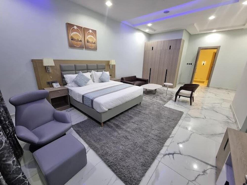 Circusse Suites and Apartments