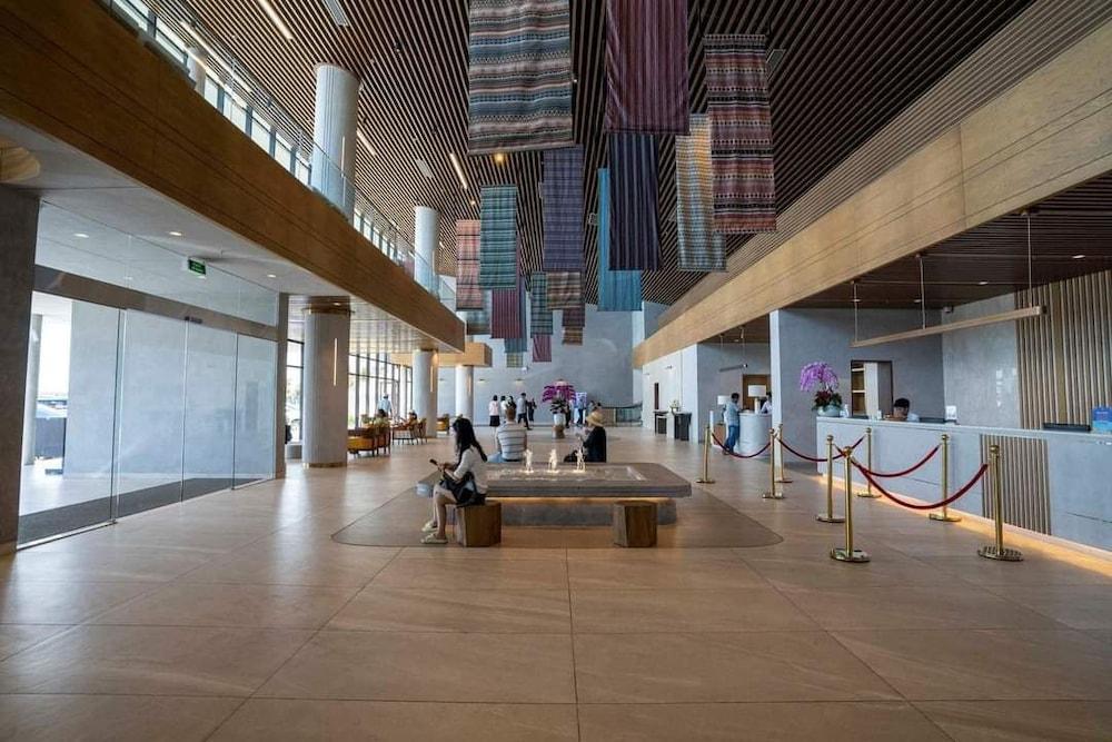 Apec Mandala Wyndham Suite Family