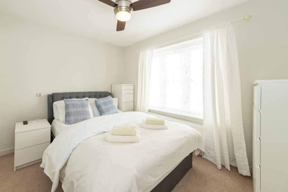 2-bed House in Reading-near Town-sleeps 4