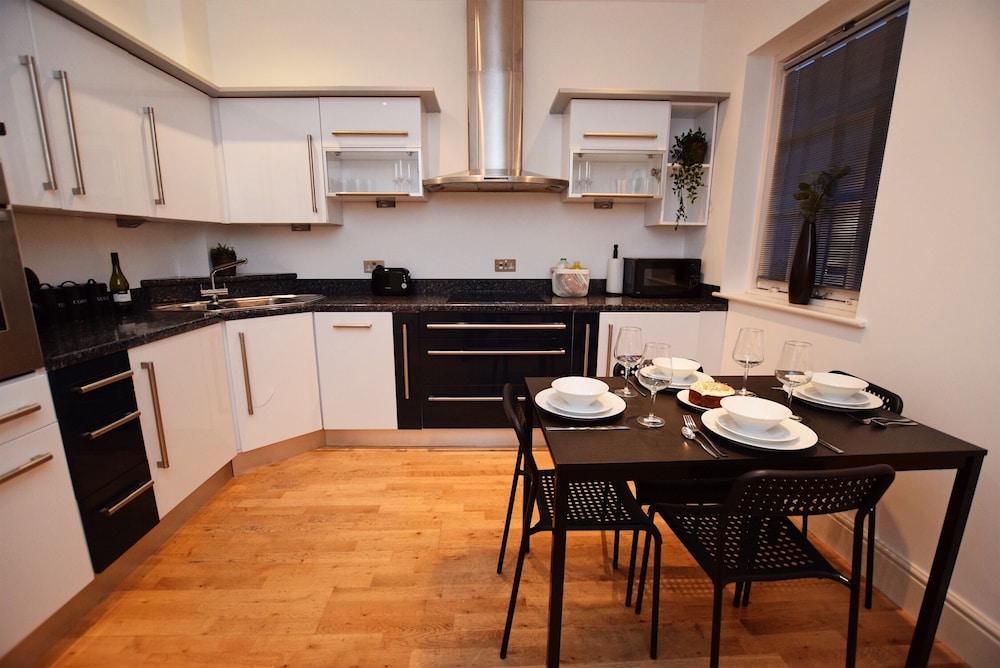 Derby 2 Bed House - University & City