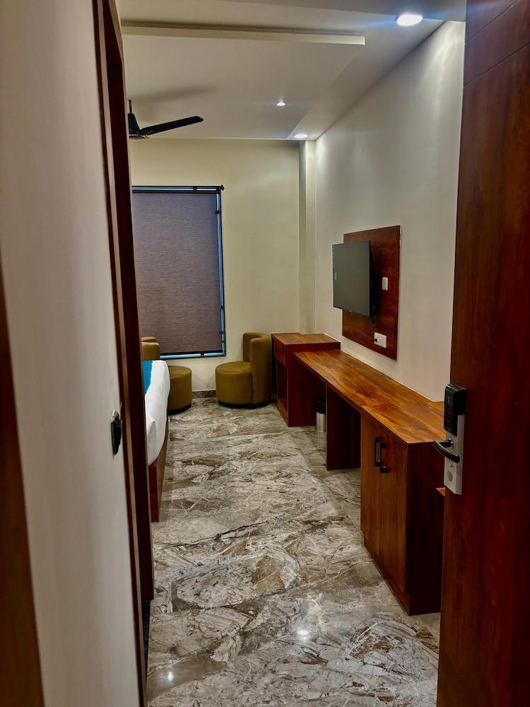 Hotel Majestic Heights