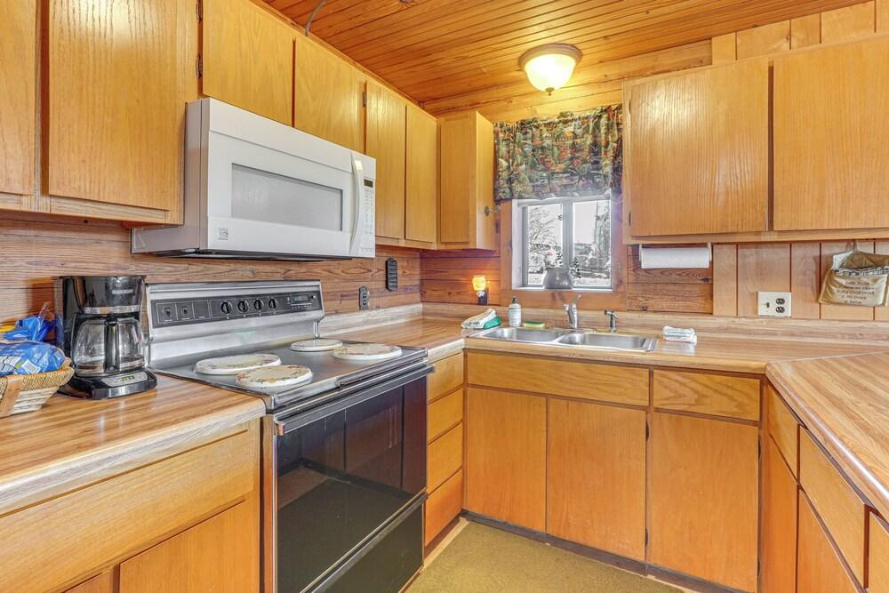 Table Rock Lake Cabin w/ Waterfront Views!