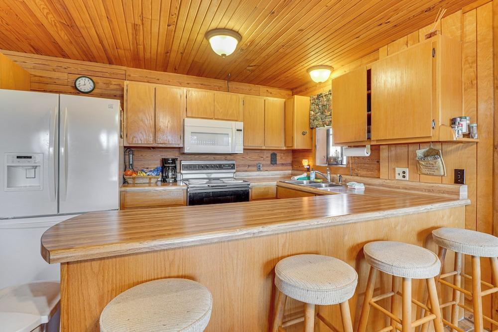 Table Rock Lake Cabin w/ Waterfront Views!