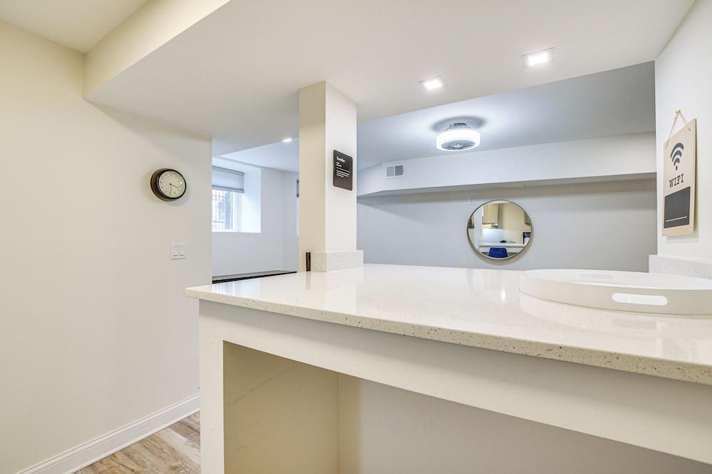 1 Mi to University of Chicago: Urban Escape!