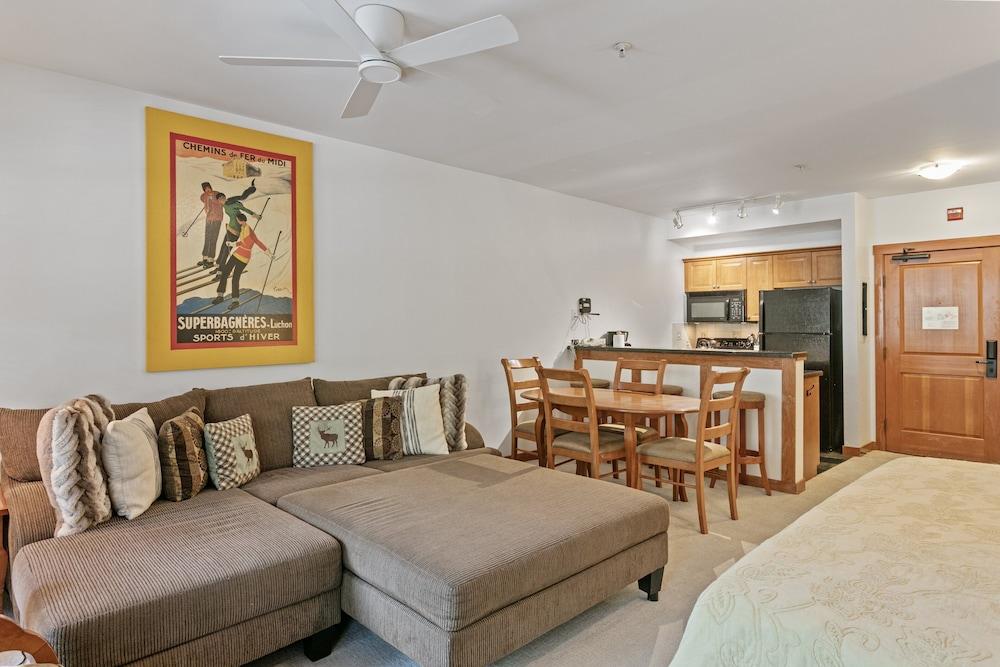 1106 - Studio Standard Eagle Springs West Studio