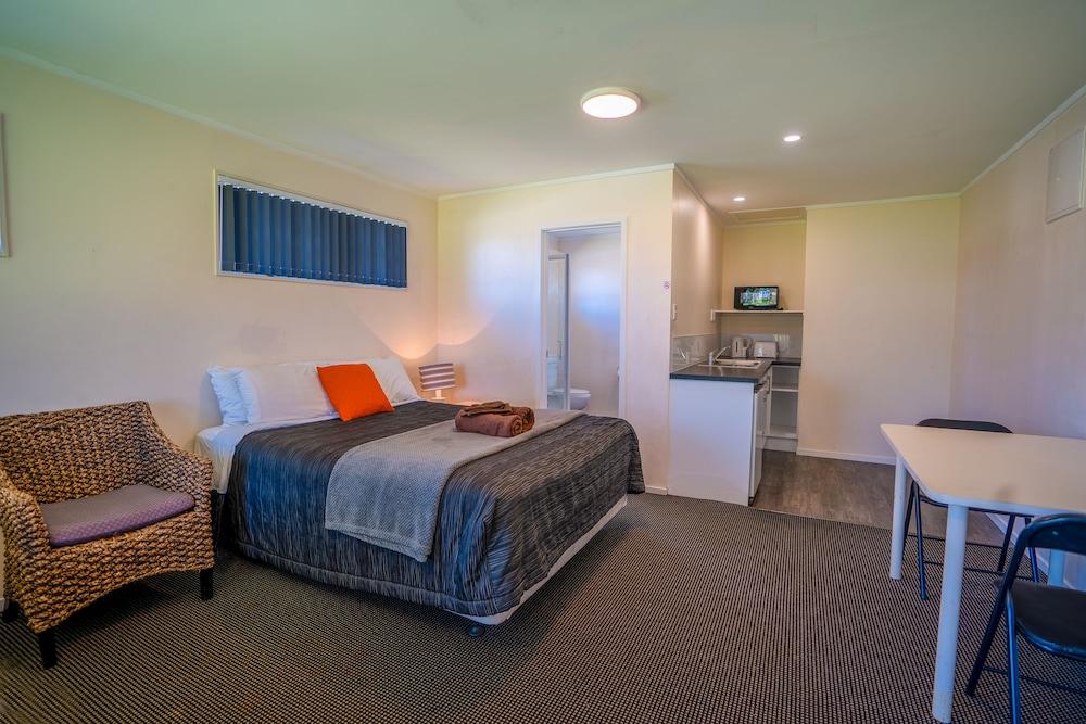 Colonial On Gladstone