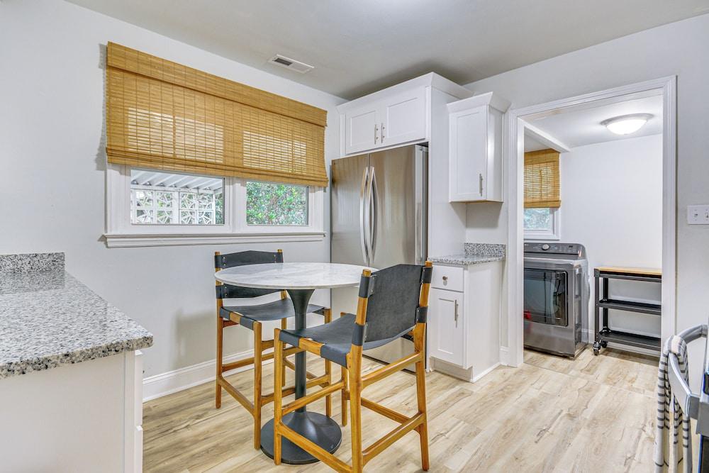 1/2 Mi to High Point University: Quaint Abode!