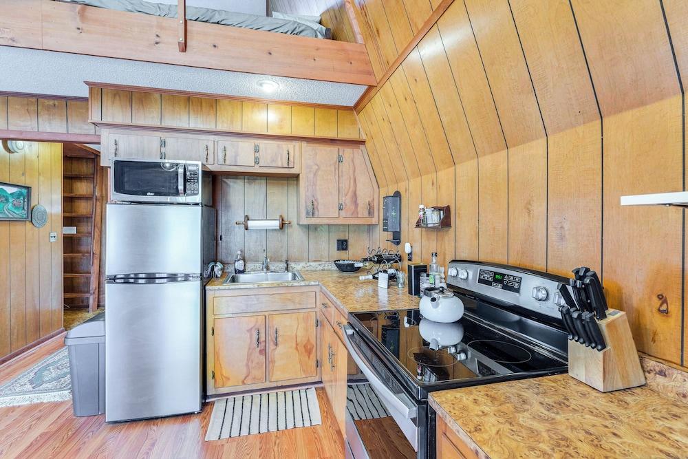 Hot Tub, Deck & Fire Pit: Secluded Cabin in Murphy