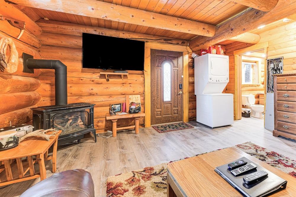 3 Mi to Kenai River: Secluded Sterling Cabin!