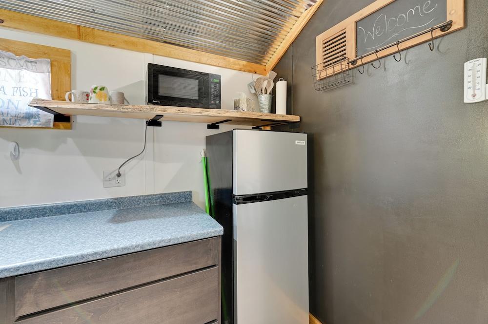 Iowa Tiny Cabin Near Pine Lake State Park