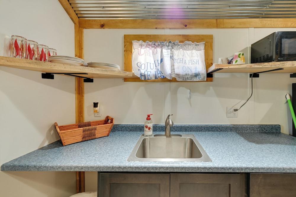 Iowa Tiny Cabin Near Pine Lake State Park