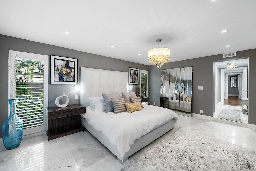 #1 Beach Estate Las Olas Beach Best Location