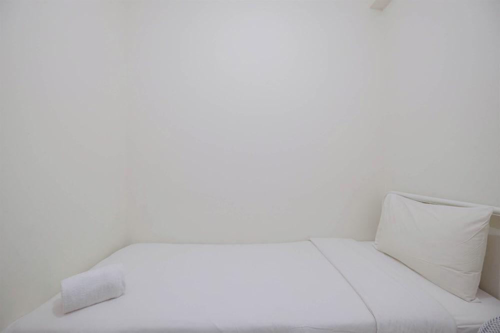 Modern Look 2BR at Podomoro Golf View Apartment