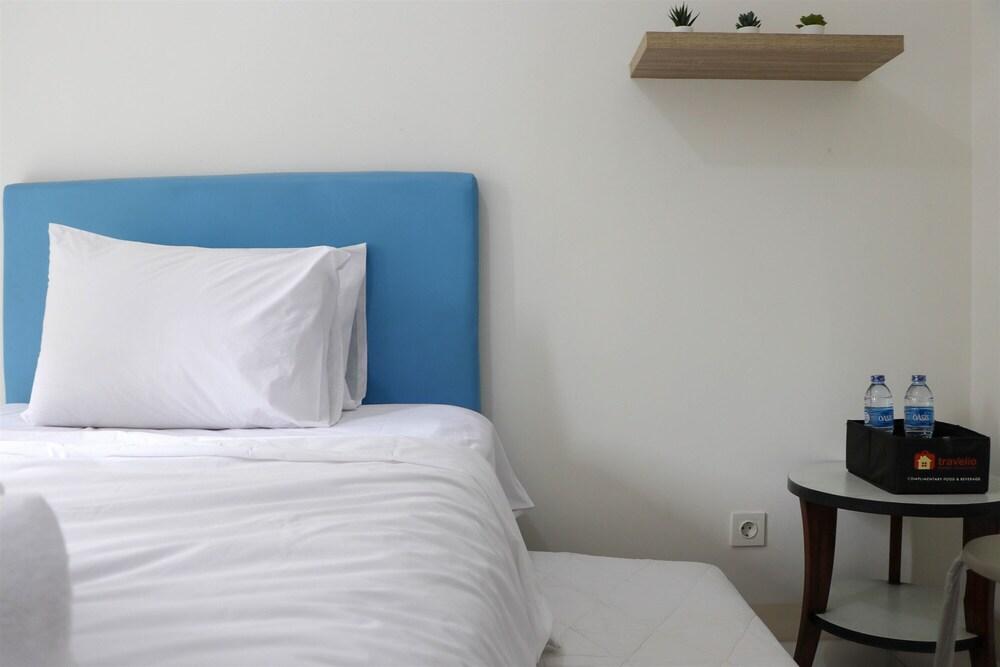 Warm and Nice Studio at Podomoro Golf View Apartment