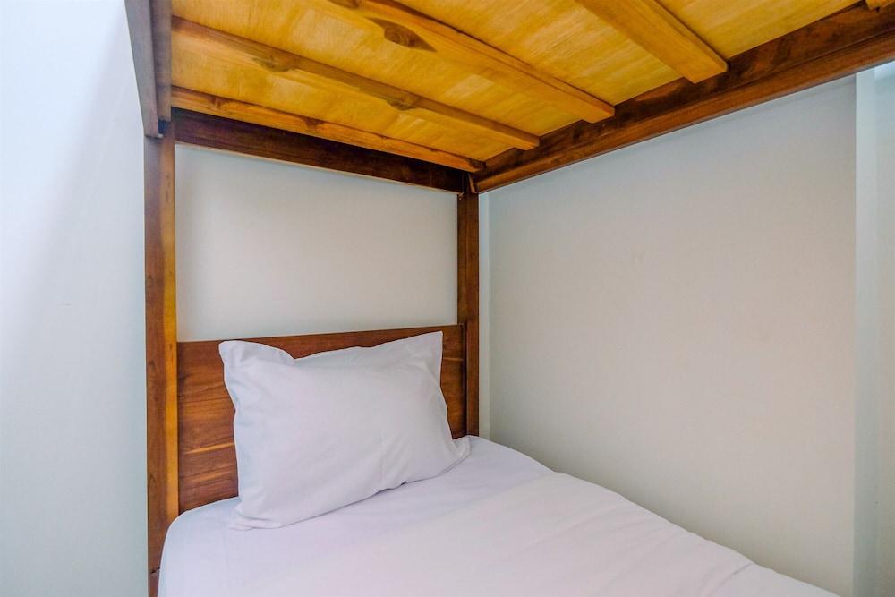 Nice and Comfort 2BR at Podomoro Golf View Apartment