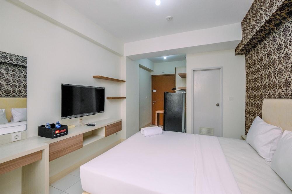 Fancy and Nice Studio Apartment at Podomoro Golf View