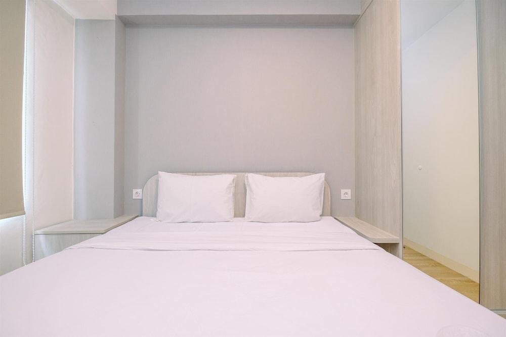 Minimalist and Warm 2BR at 29th Floor Podomoro Golf View Apartment