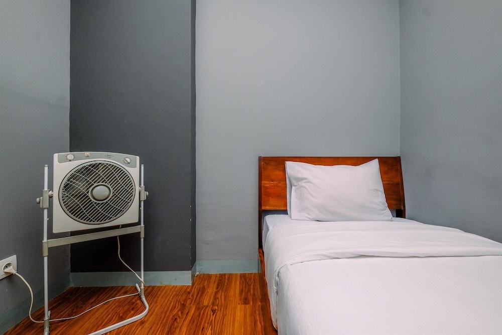 Nice and Modern 2BR at Podomoro Golf View Apartment