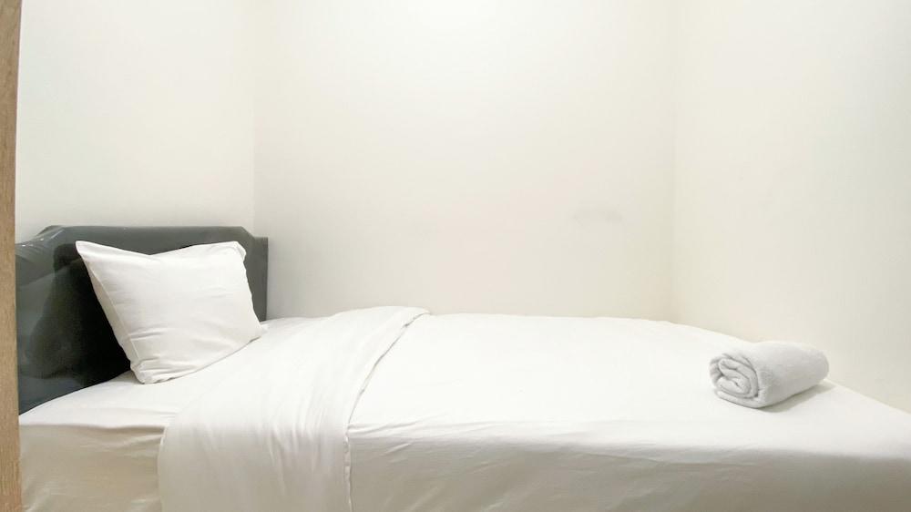 Comfortable and Nice 2BR Apartment at Podomoro Golf View