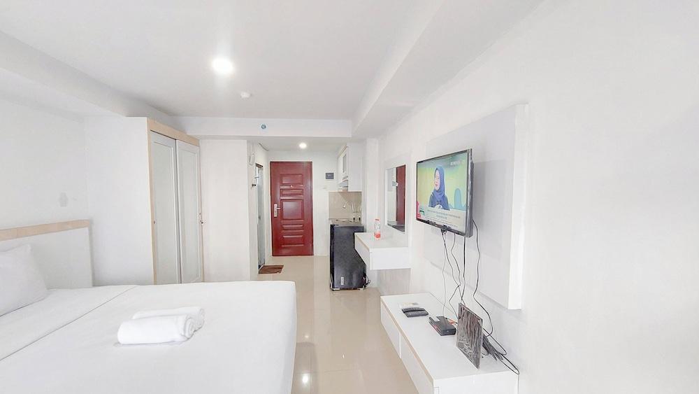 Relaxing Studio Apartment at Mansyur Residence