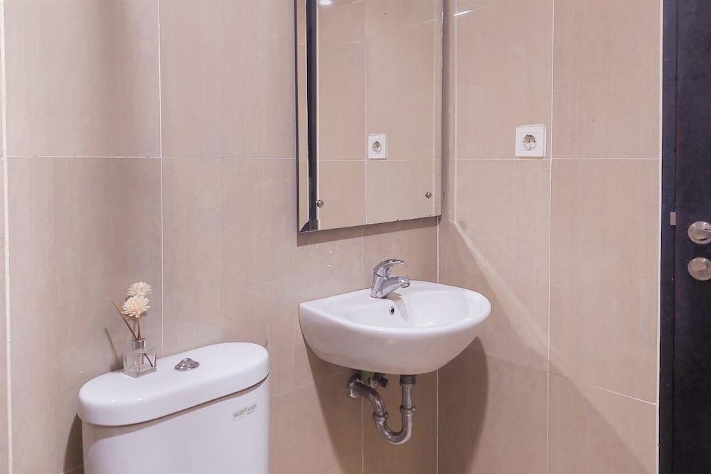 Spacious and Homey Studio Room Paramount Skyline Apartment