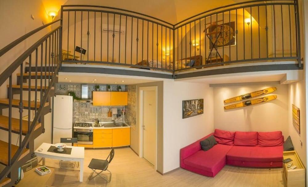 Central Station House Daniele