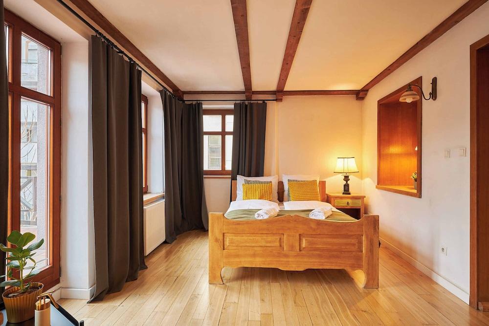 Vincent Old Town Apartments