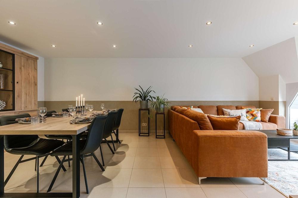 Cozy Apartment With Balcony With Parking