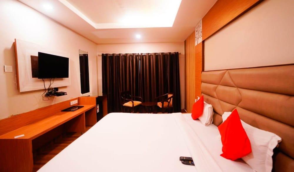 HOTEL YUGANTAR & BANQUETS